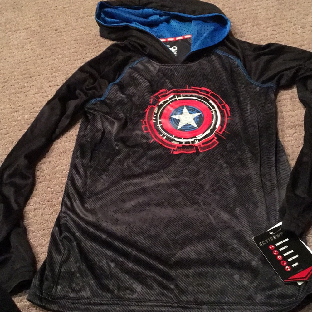 Boys size 7x long sleeve hooded shirt